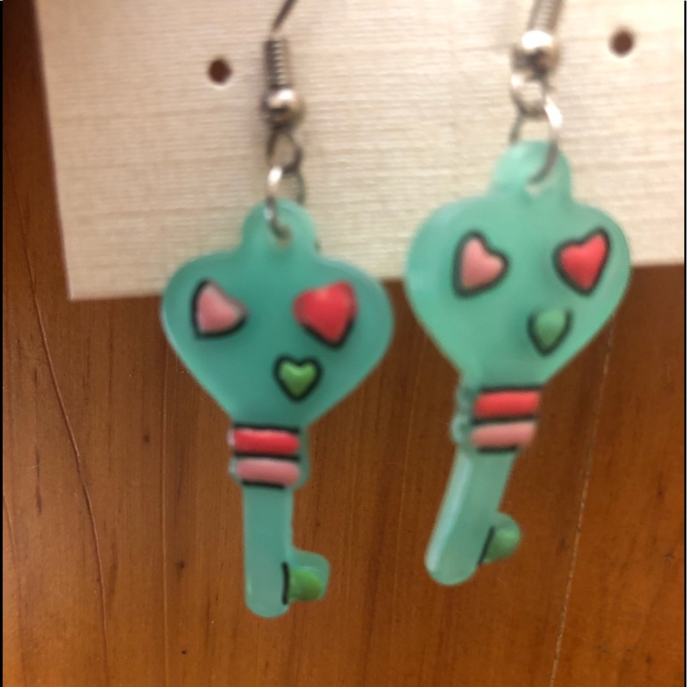 Keys to My Heart Mint Green & CreaMy Tan's - Picture 6 of 9